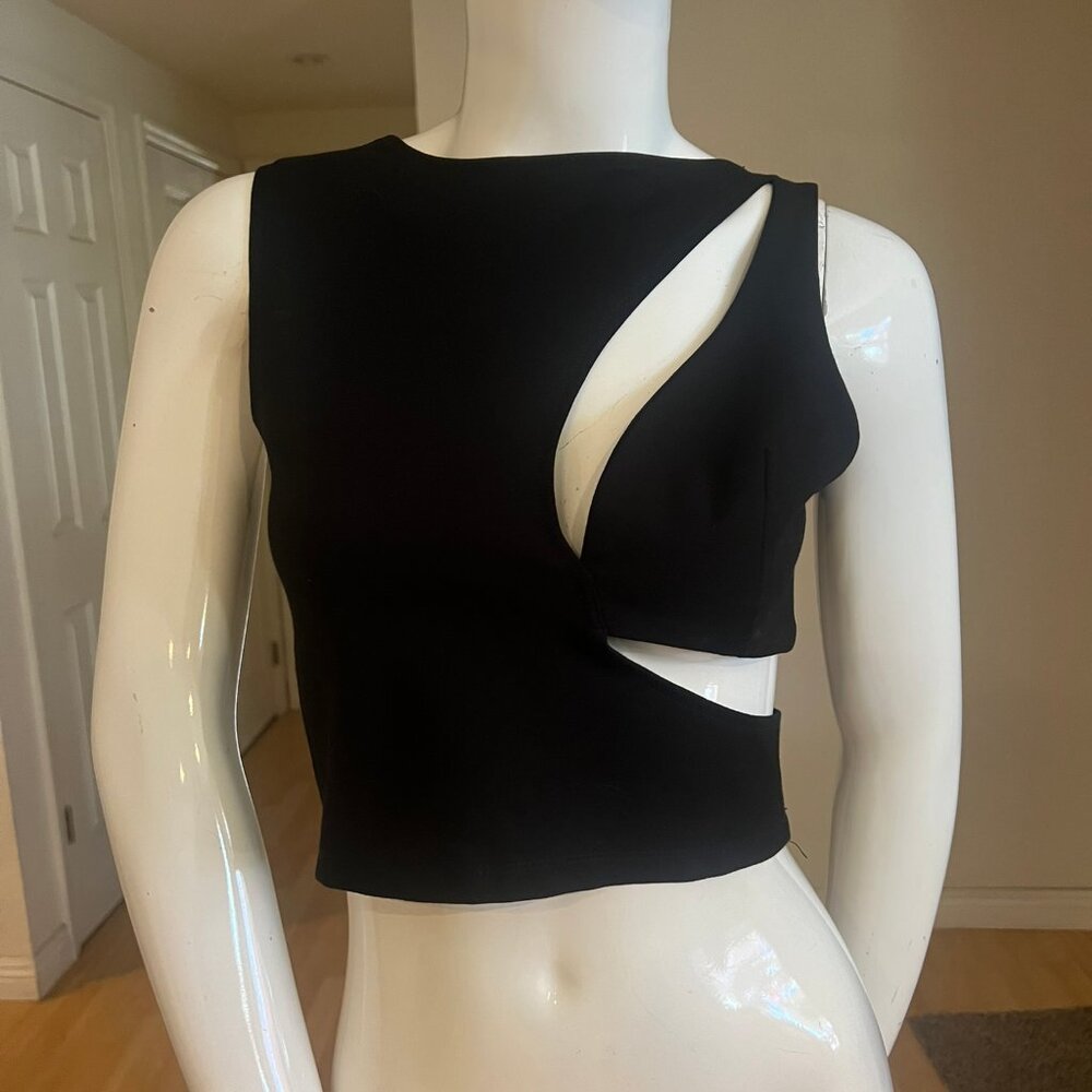 DORM ELEVEN NYC CUT OUT CROP TOP SIZE M MEDIUM